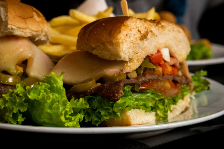 Gastronomia em Montevidéu: Restaurantes e Mercados Imperdíveis Montevidéu, além de ser a charmosa capital do…