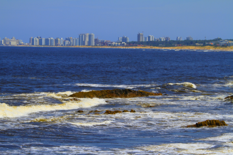 Melhores praias de Punta del Este Punta del Este, a joia litorânea do Uruguai, é…
