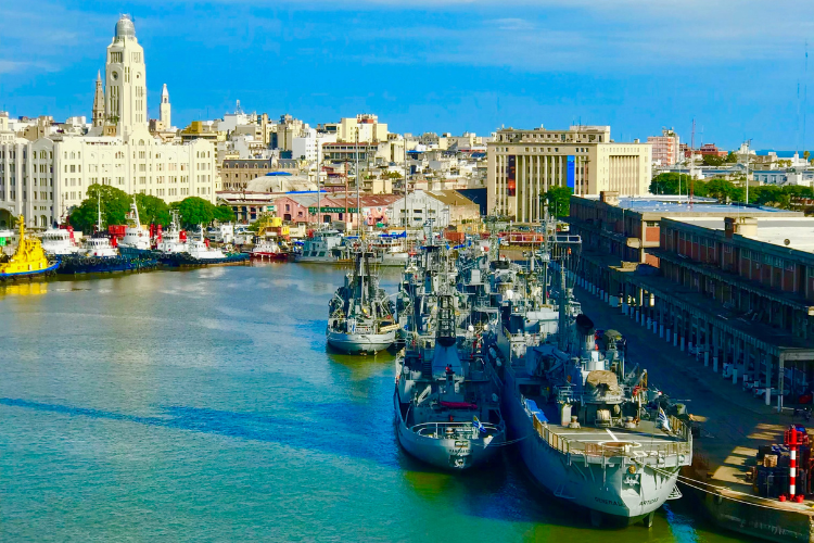 Passeios em Montevidéu Montevidéu, a vibrante capital do Uruguai, é uma cidade rica em história,…