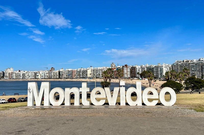 Montevidéu, a charmosa capital do Uruguai, é repleta de cenários que encantam turistas e moradores.…