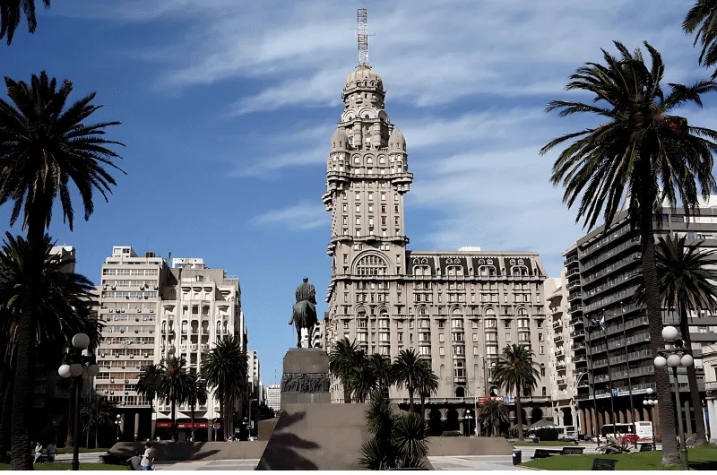 Montevidéu, a encantadora capital do Uruguai, ganha um charme especial durante o inverno. Entre os…