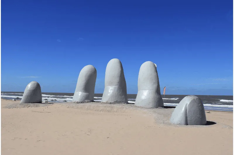 Punta del Este, no Uruguai, é um dos destinos mais emblemáticos da América do Sul,…