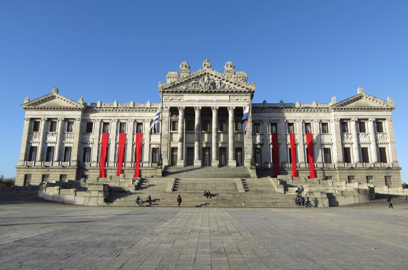 Montevidéu, a capital do Uruguai, é uma cidade onde a história se revela em cada…